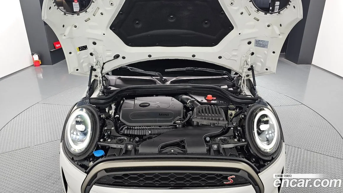 Mini Cooper Convertible 2024 из KR, фото 6