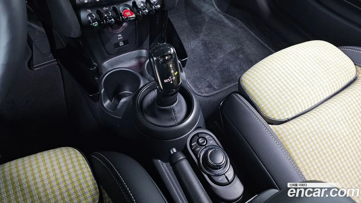 Mini Cooper Convertible 2024 из KR, фото 9