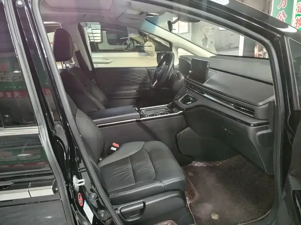 Honda Elysion 2023 из CN, фото 10
