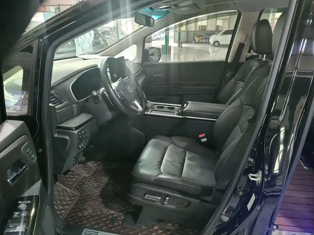 Honda Elysion 2023 из CN, фото 9