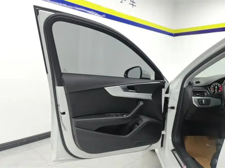 Audi A4L 2021 из CN, фото 7