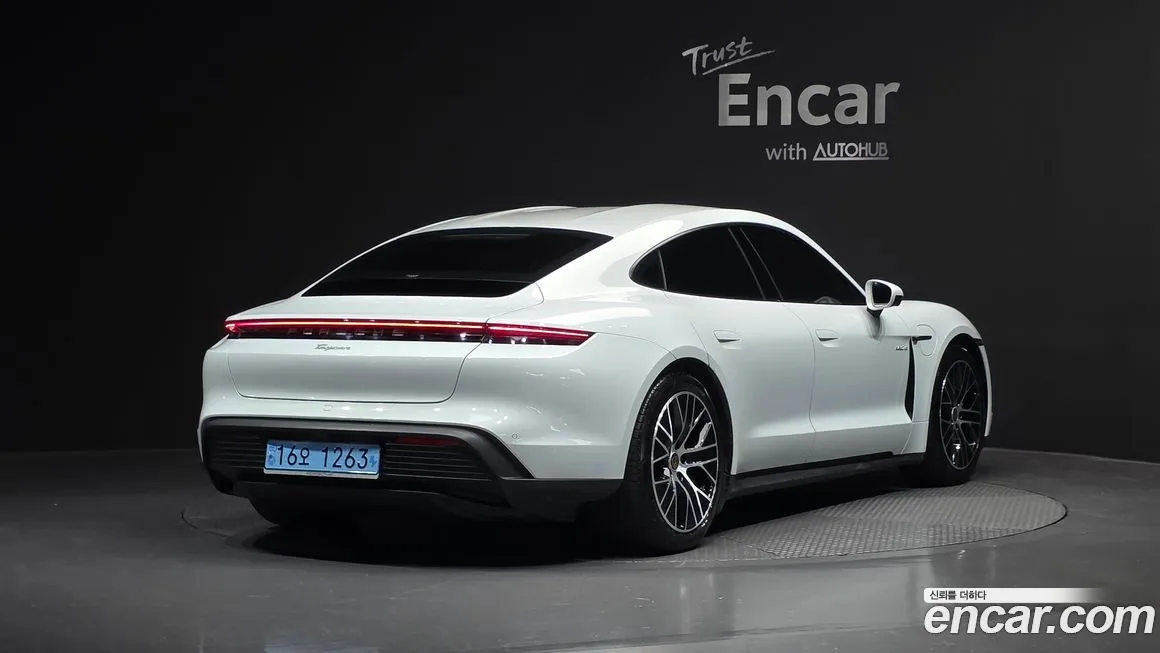 Porsche Taycan 2022 из KR, фото 2
