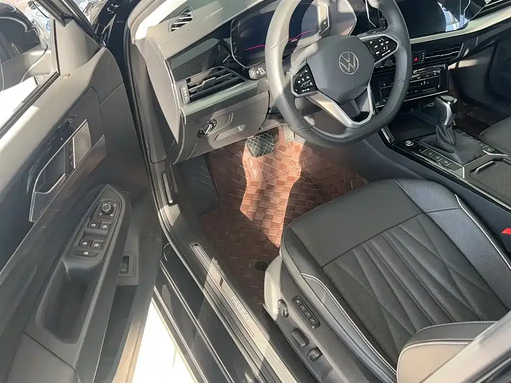Volkswagen Passat 2023 из CN, фото 10