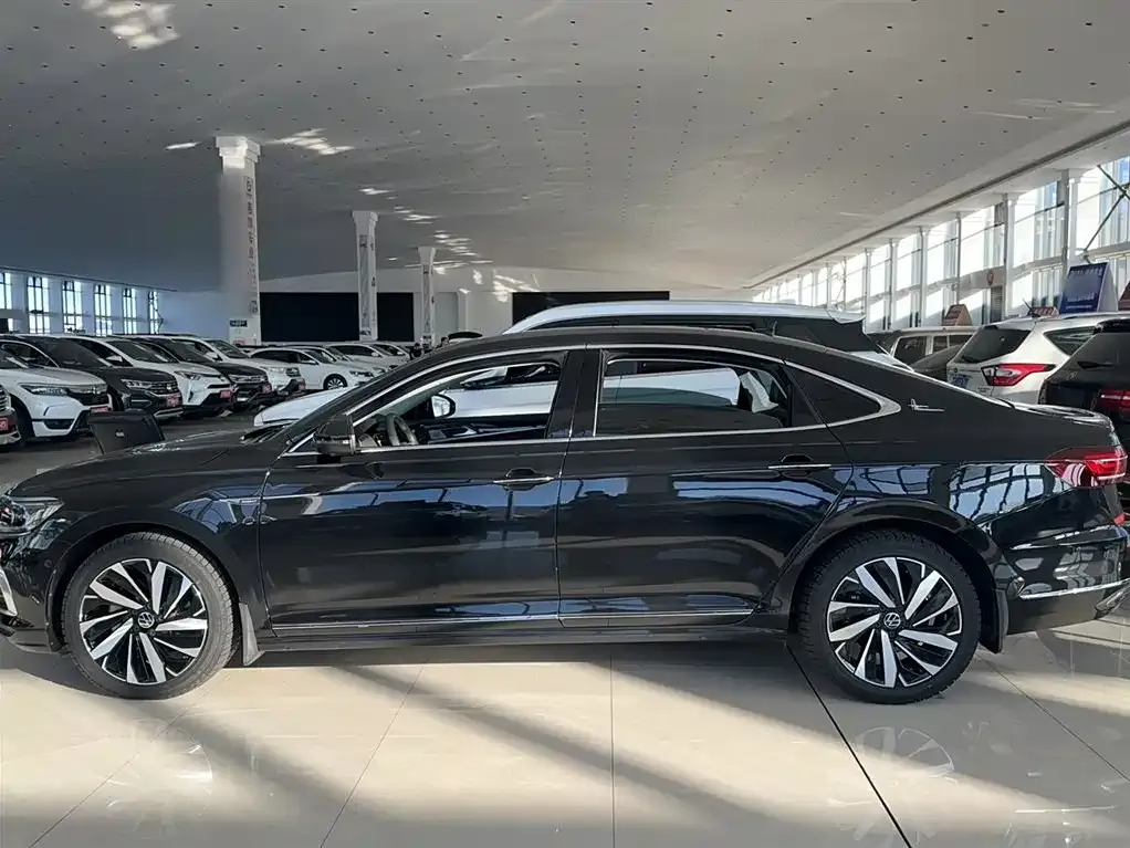 Volkswagen Passat 2023 из CN, фото 7
