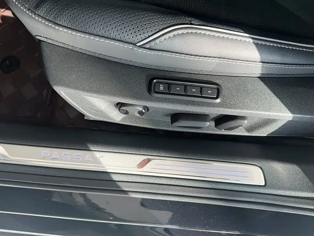 Volkswagen Passat 2023 из CN, фото 9