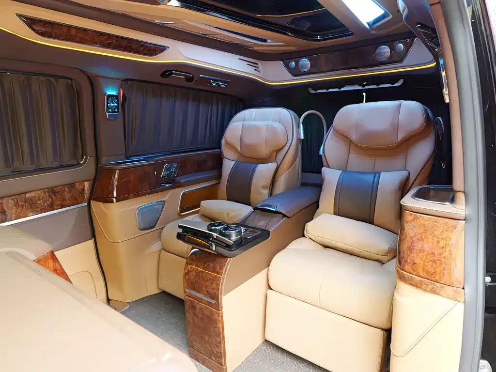 Mercedes-Benz V-Class 2024 из CN, фото 7