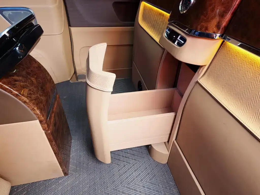 Mercedes-Benz V-Class 2024 из CN, фото 9