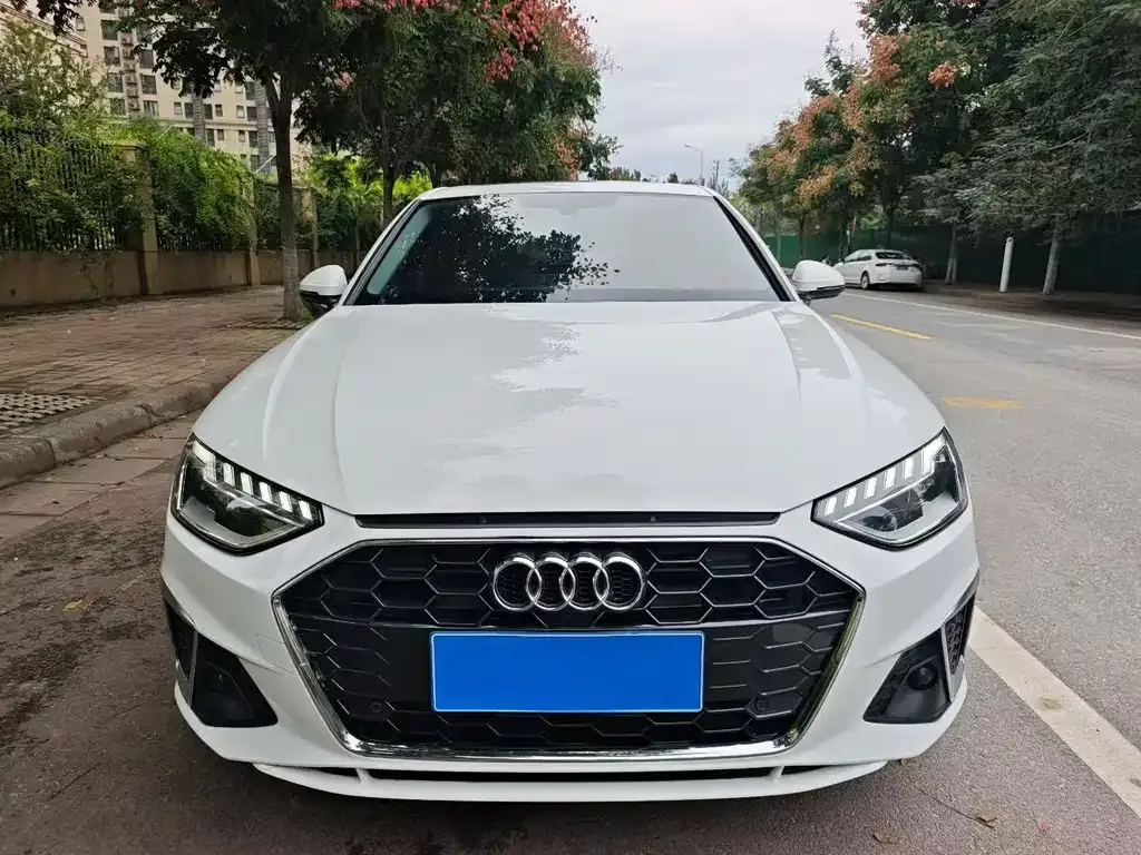 Audi A4L 2023 из CN, фото 2