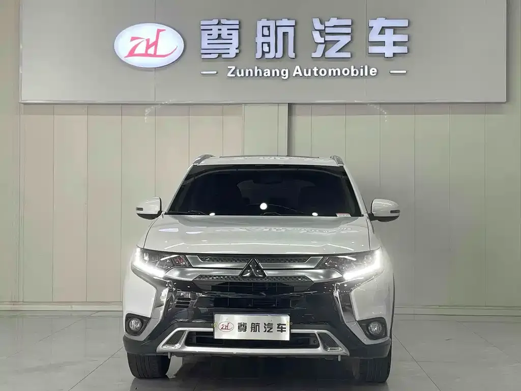 Mitsubishi Outlander — фото 2