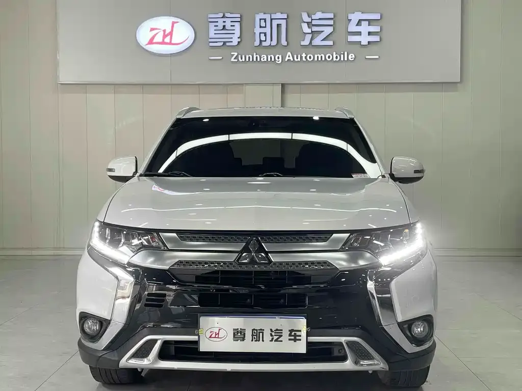 Mitsubishi Outlander — фото 3
