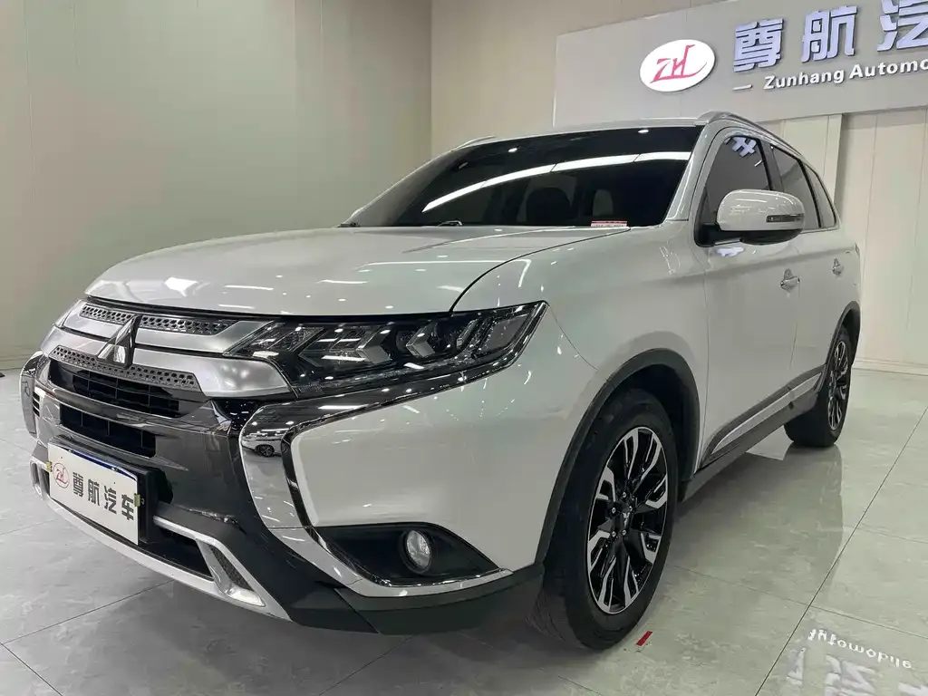 Mitsubishi Outlander — фото 4