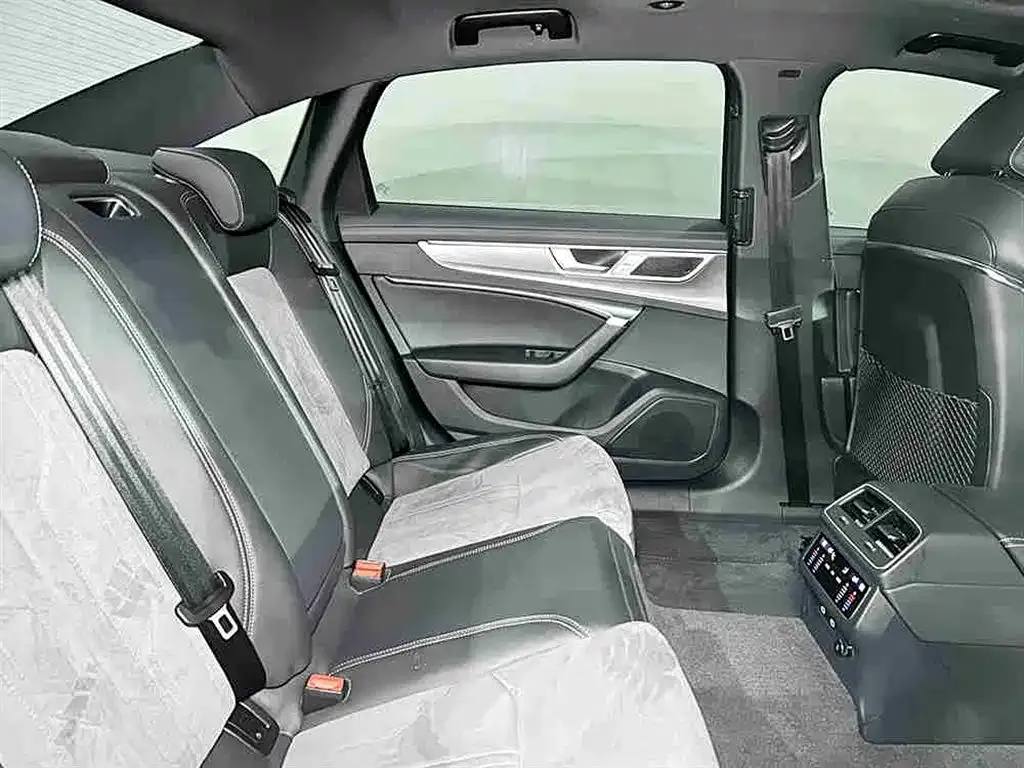Audi A6L 2025 из CN, фото 7