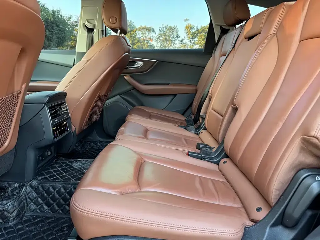 Audi Q7 2021 из CN, фото 6