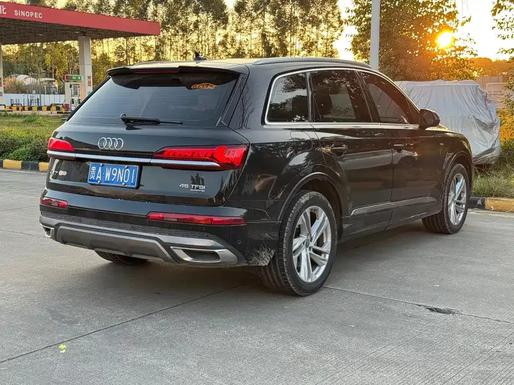 Audi Q7 2021 из CN, фото 9