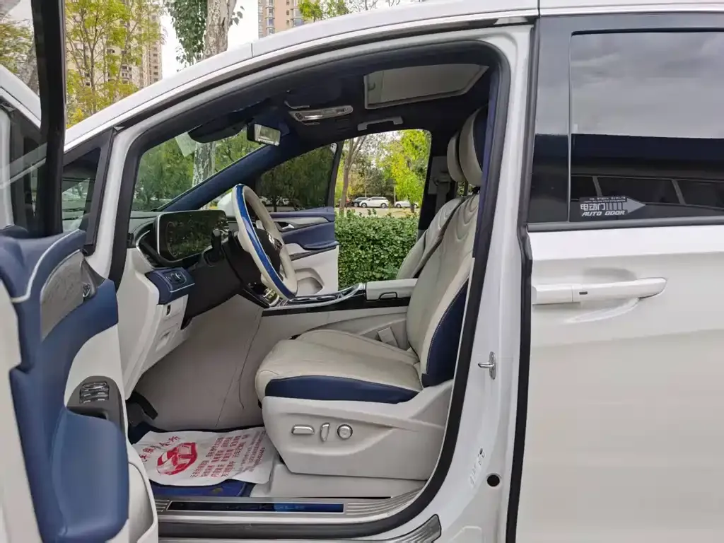 Buick GL8 2022 из CN, фото 2