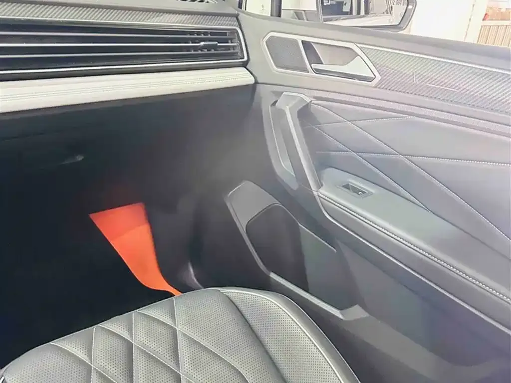 Volkswagen Tiguan L 2024 из CN, фото 6