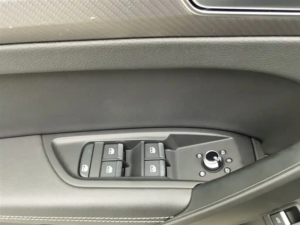 Audi Q5L 2022 из CN, фото 9