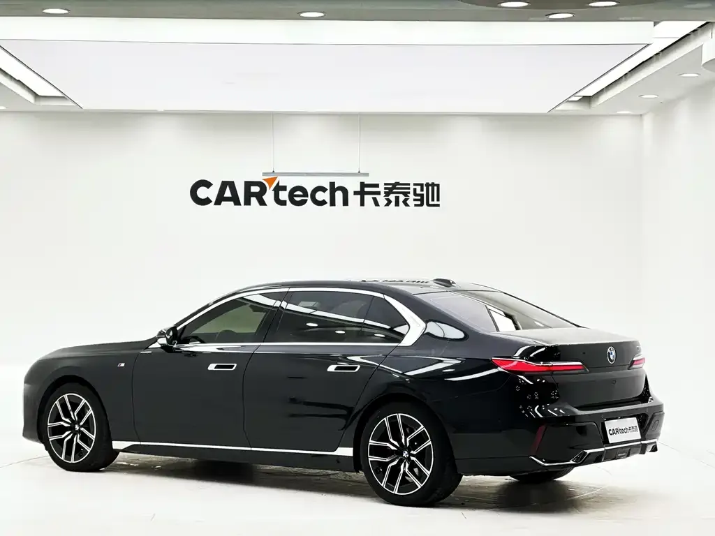 BMW 7 Series 2024 из CN, фото 7