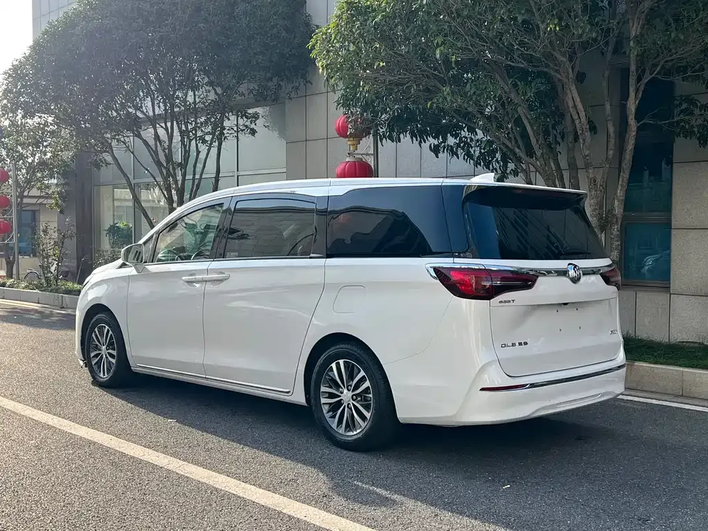 Buick GL8 2023 из CN, фото 3