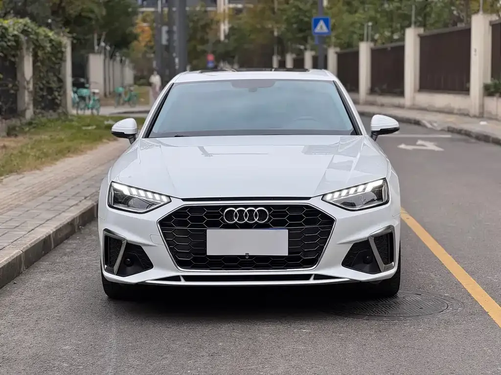 Audi A4L 2021 из CN, фото 2