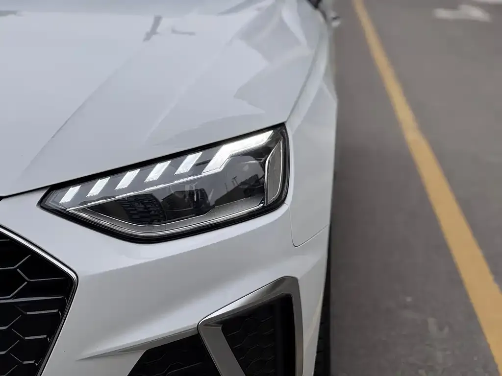 Audi A4L 2021 из CN, фото 4