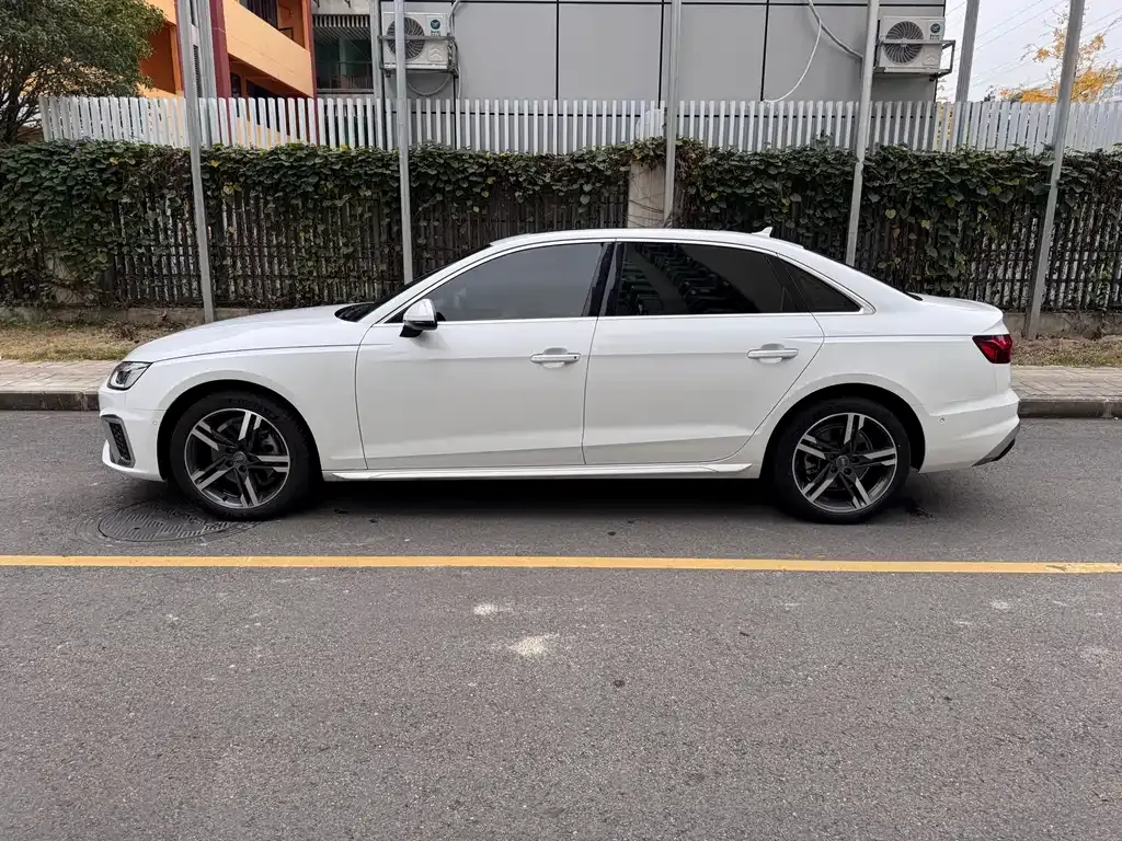 Audi A4L 2021 из CN, фото 5