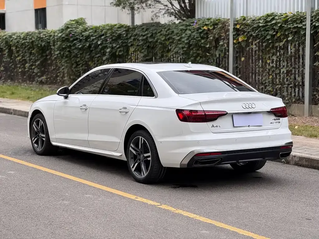 Audi A4L 2021 из CN, фото 6