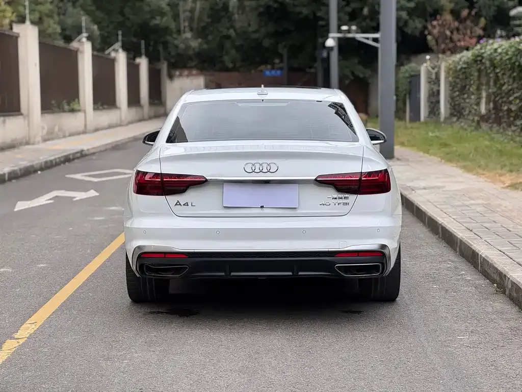 Audi A4L 2021 из CN, фото 7