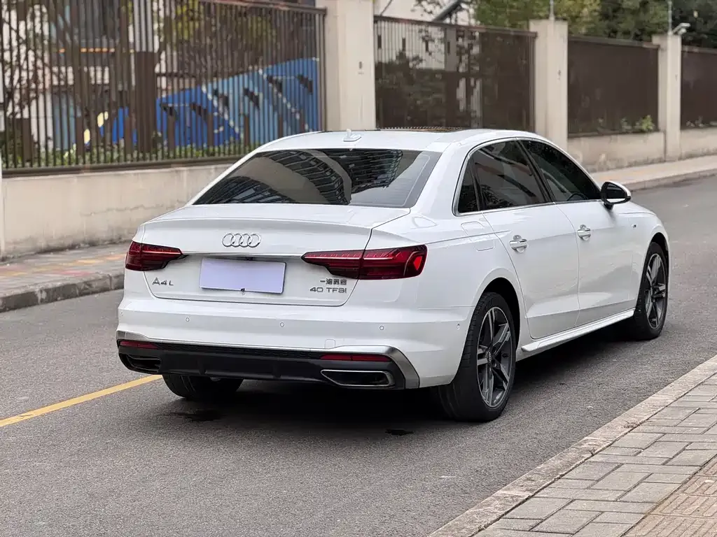 Audi A4L 2021 из CN, фото 8