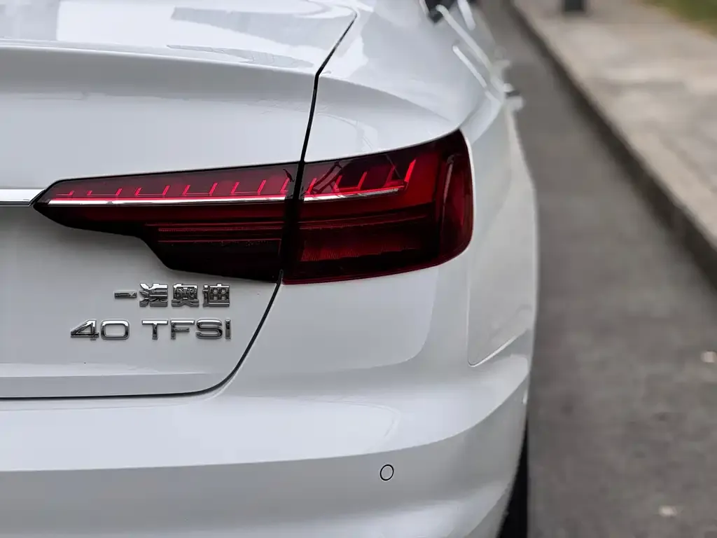 Audi A4L 2021 из CN, фото 9