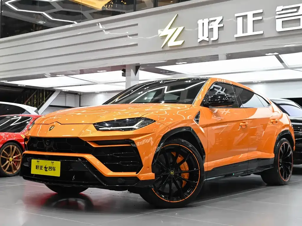 Lamborghini Urus — фото 1