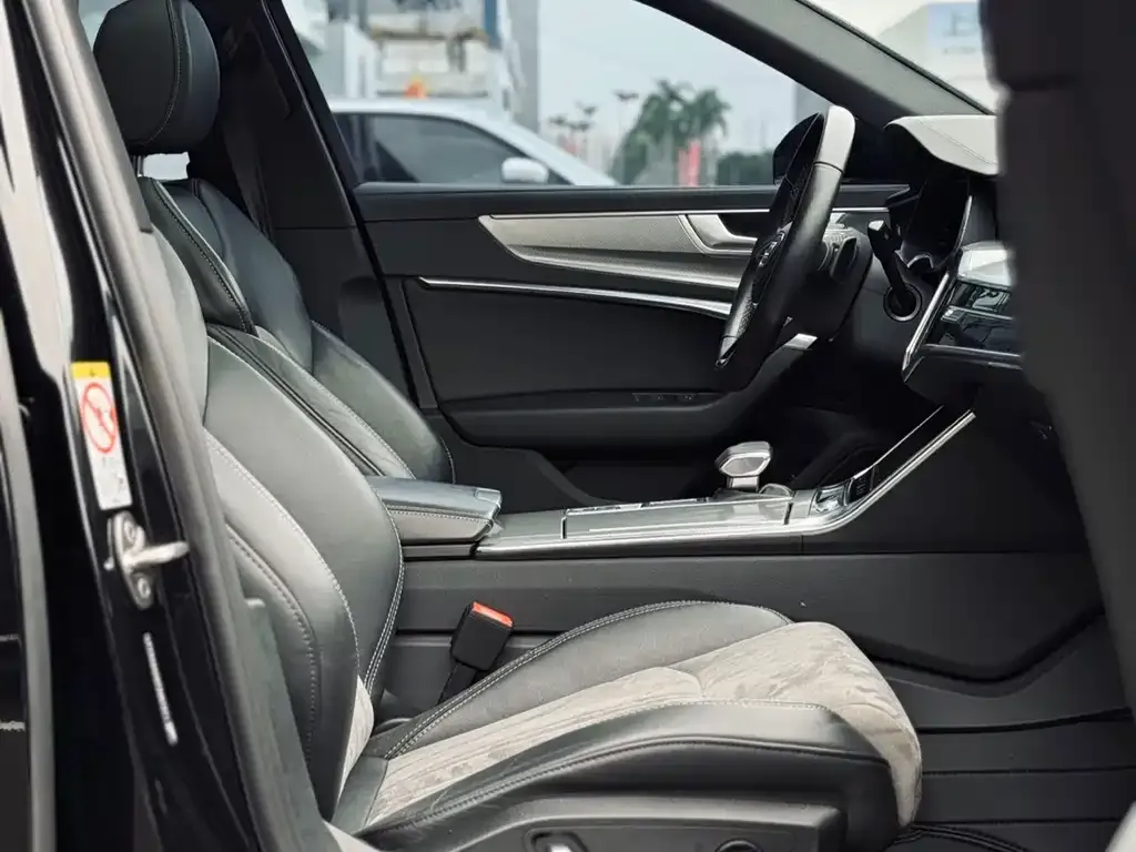 Audi A6L 2023 из CN, фото 2