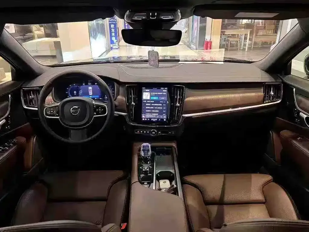 Volvo S90 2024 из CN, фото 5