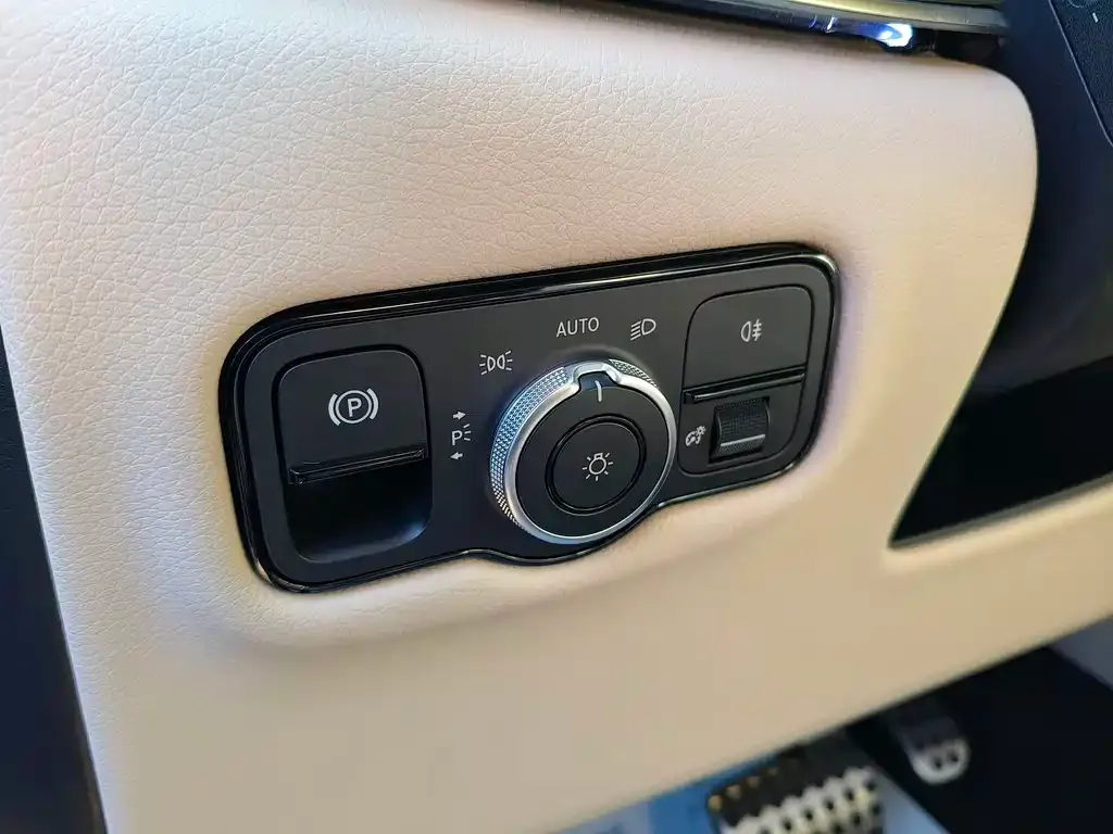Mercedes-Benz V-Class 2025 из CN, фото 8