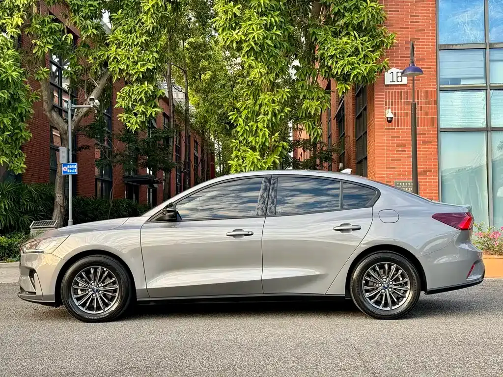 Ford Focus 2023 из CN, фото 10