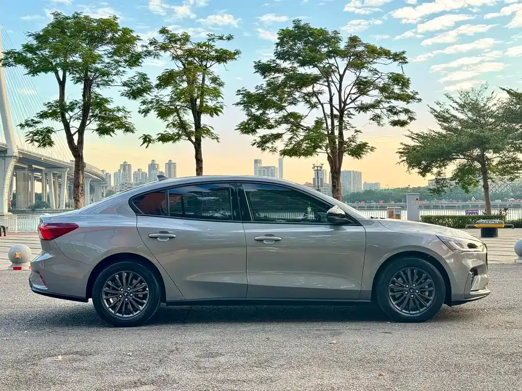 Ford Focus 2023 из CN, фото 5