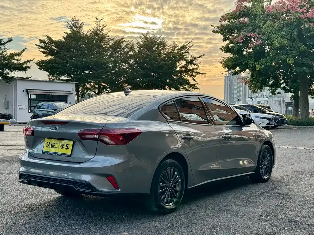 Ford Focus 2023 из CN, фото 6