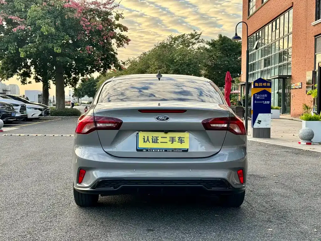 Ford Focus 2023 из CN, фото 8