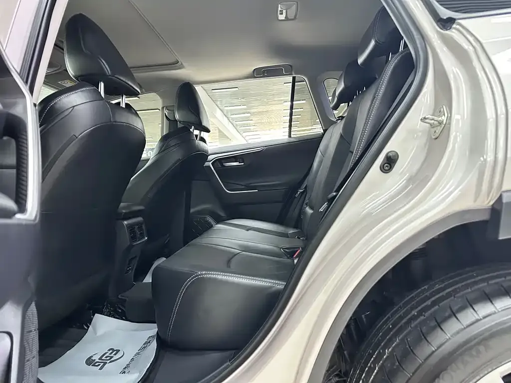 Toyota Wildlander 2023 из CN, фото 10