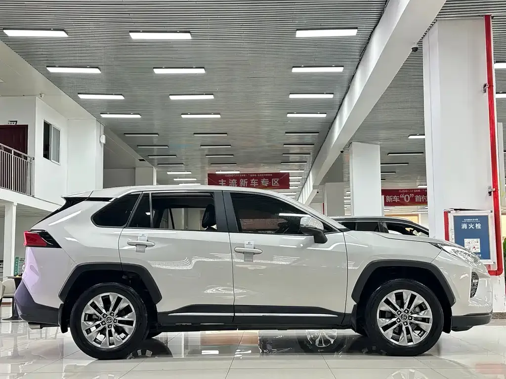 Toyota Wildlander 2023 из CN, фото 4