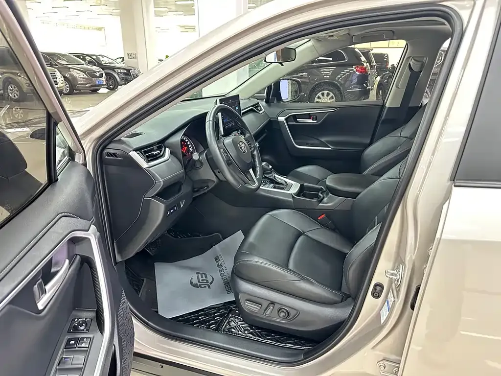 Toyota Wildlander 2023 из CN, фото 9
