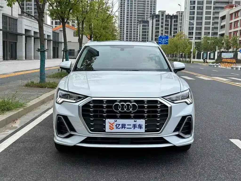 Audi Q3 2023 из CN, фото 2