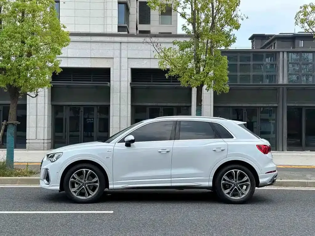 Audi Q3 2023 из CN, фото 3