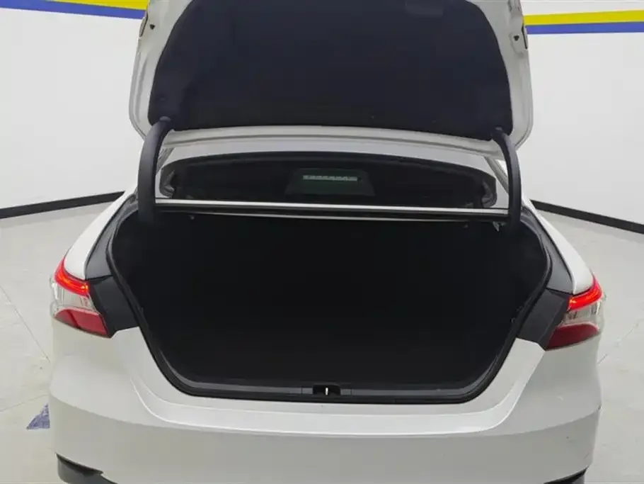 Toyota Camry 2023 из CN, фото 4