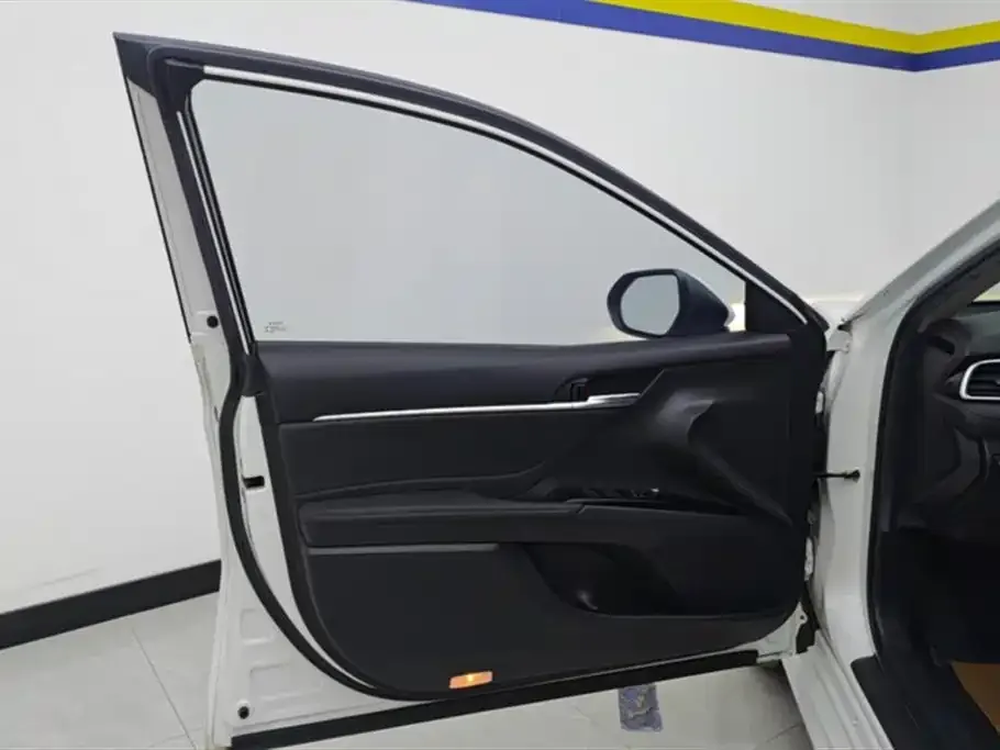 Toyota Camry 2023 из CN, фото 7