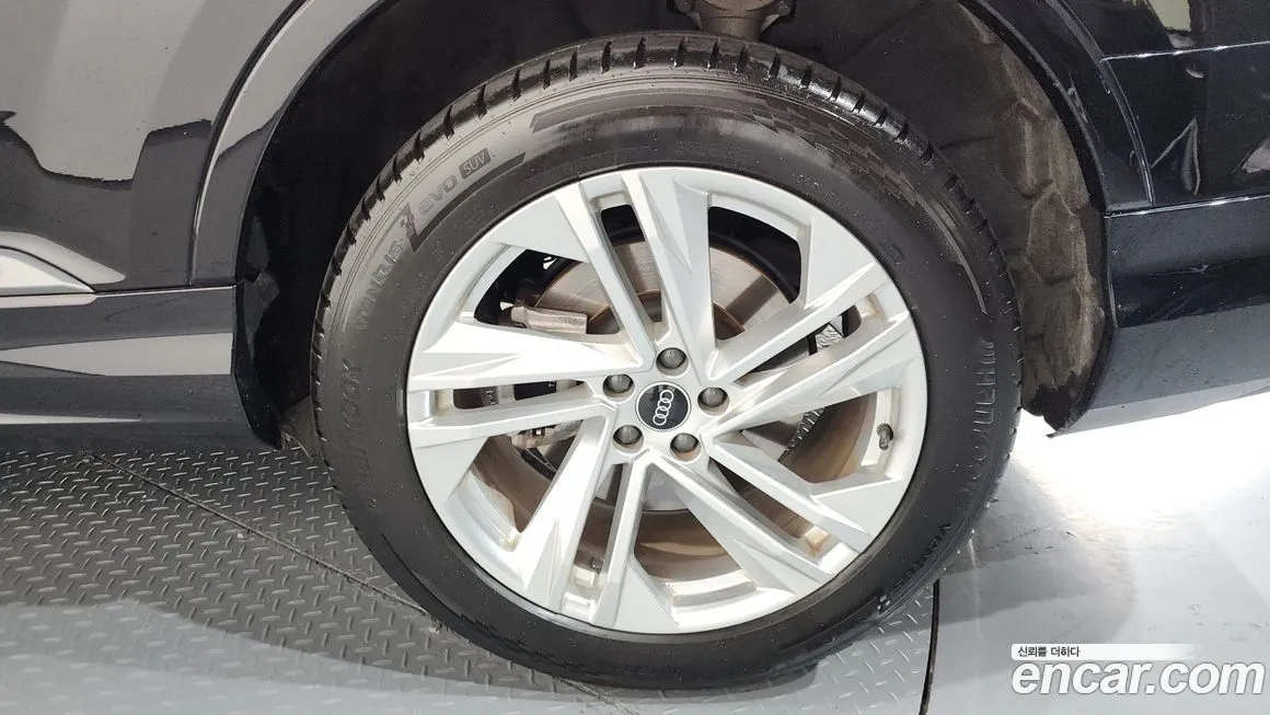 Audi Q7 2021 из KR, фото 5