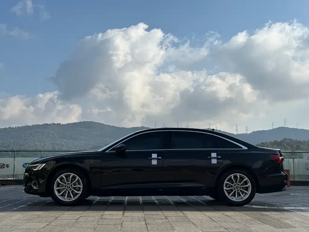 Audi A6L 2023 из CN, фото 10