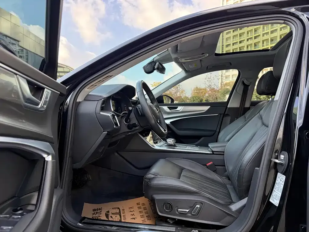 Audi A6L 2023 из CN, фото 4