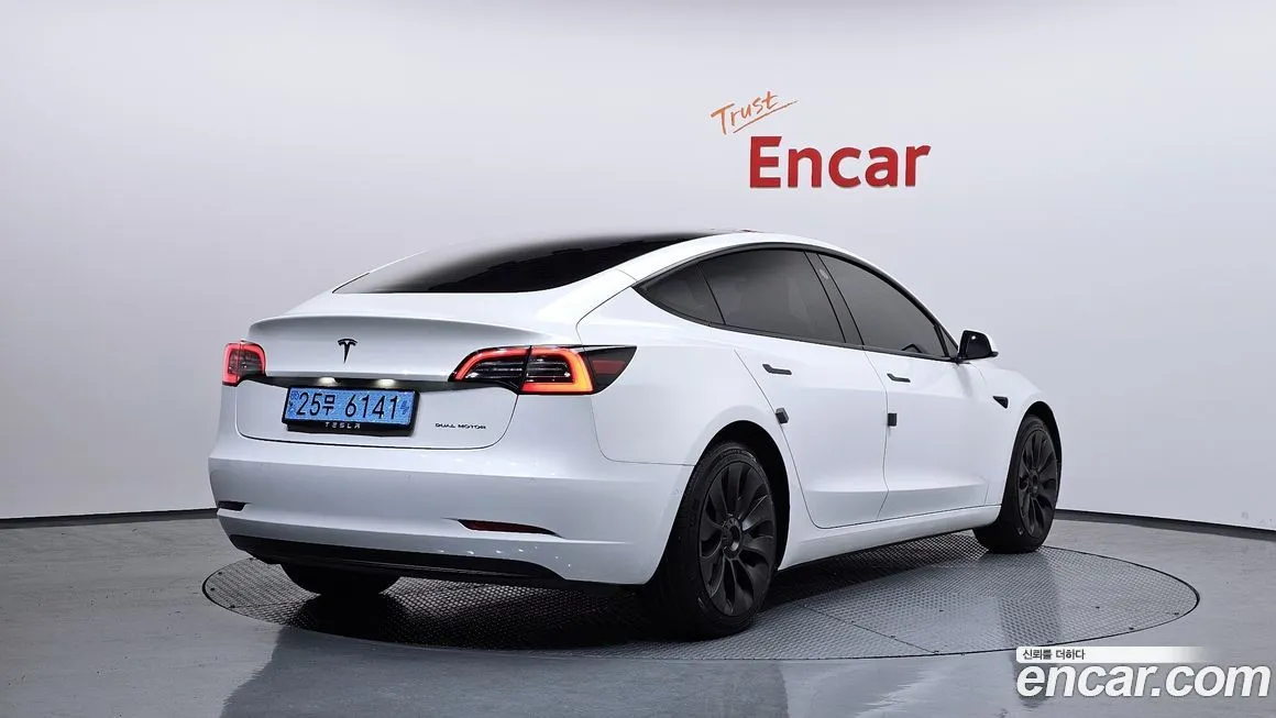 Tesla Model 3 — фото 2
