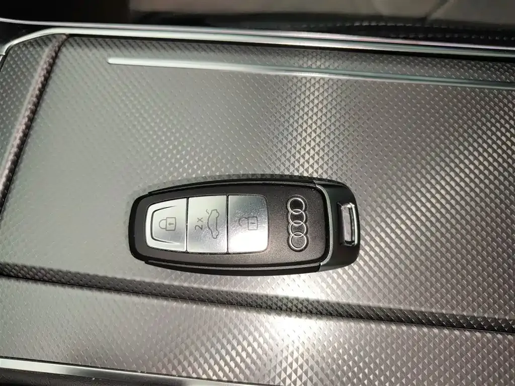 Audi A6L 2024 из CN, фото 9